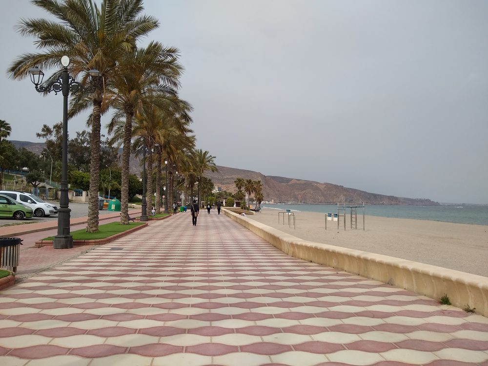Paseo marítimo de Aguadulce, en Almería