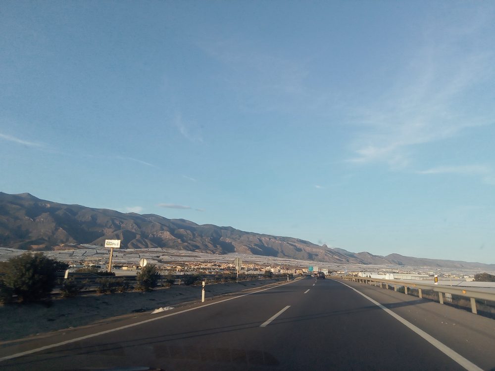 Invernaderos del poniente almeriense, vistos desde la carretera
