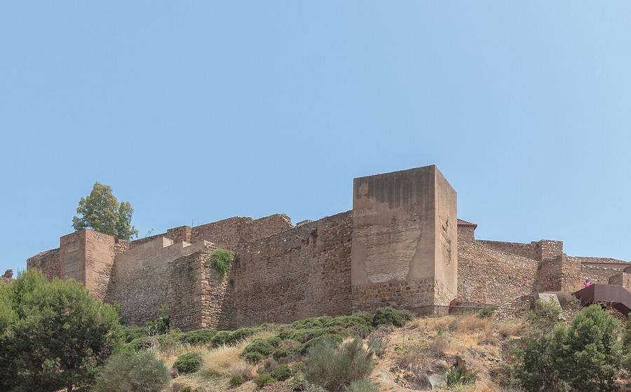 Alcazaba de Málaga sobre la ciudad